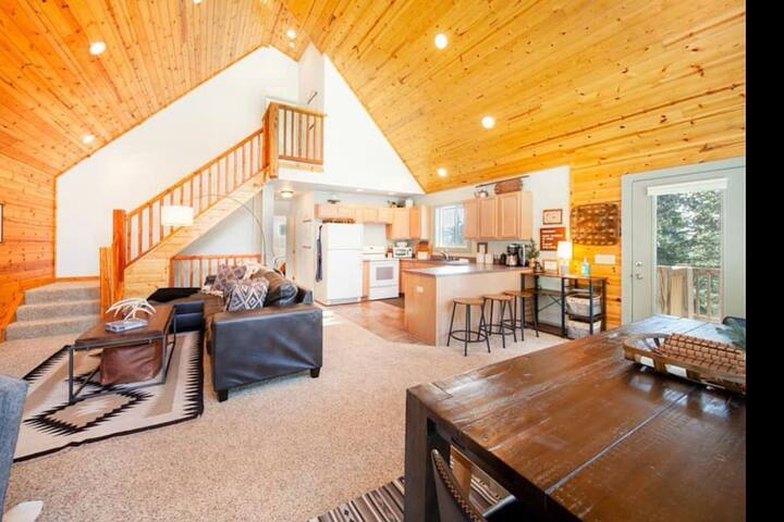 Friendly Home Buyer Inc managed Airbnb listing 1