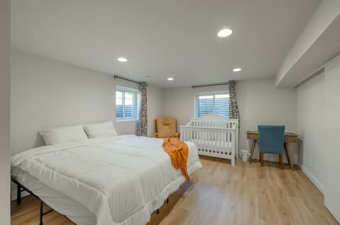 Family Amenities|Pets|Desks|Fenced Backyard