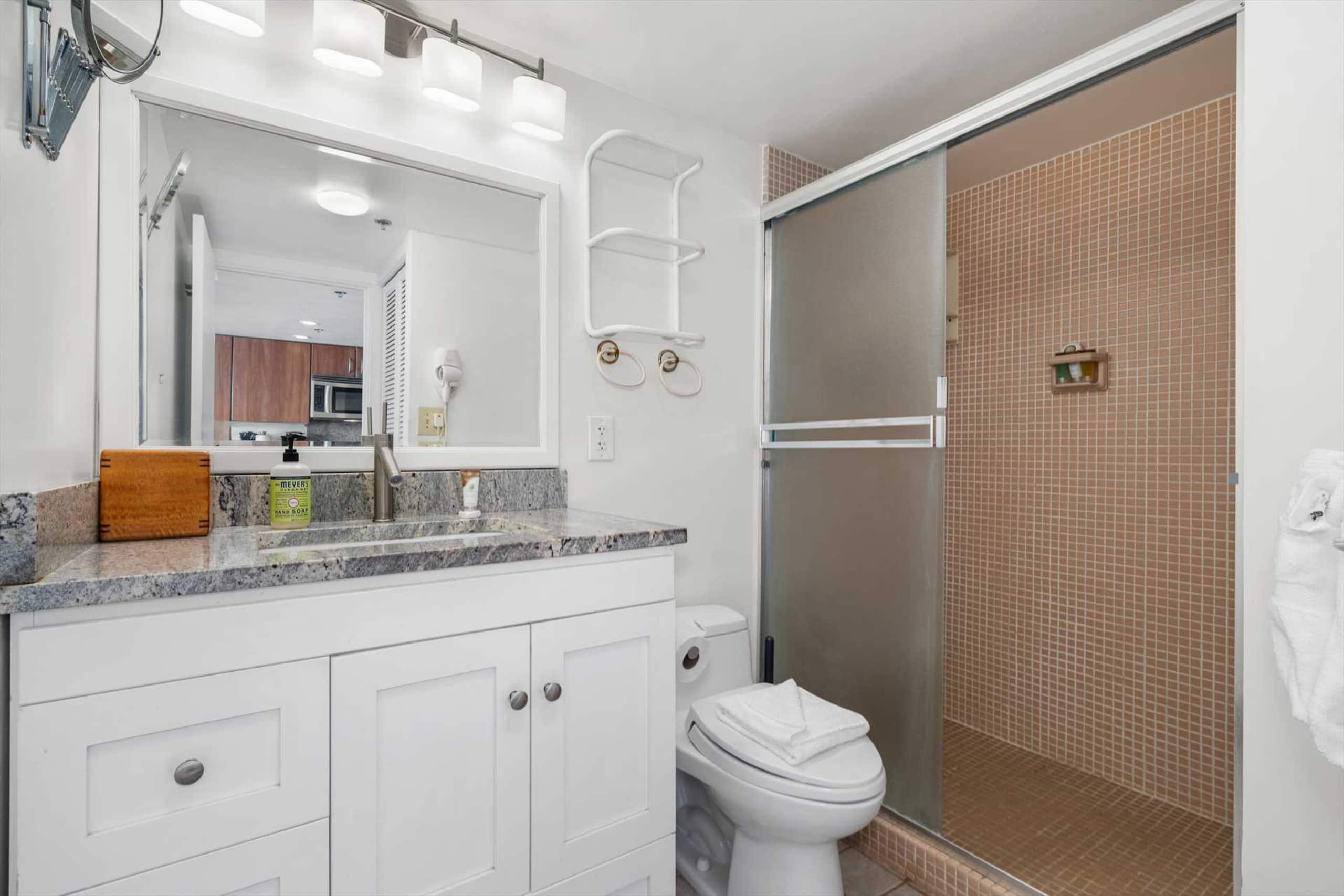 Condo in Honolulu · ★4.59 · 1 bedroom · 2 beds · 1 private bath - Image 21