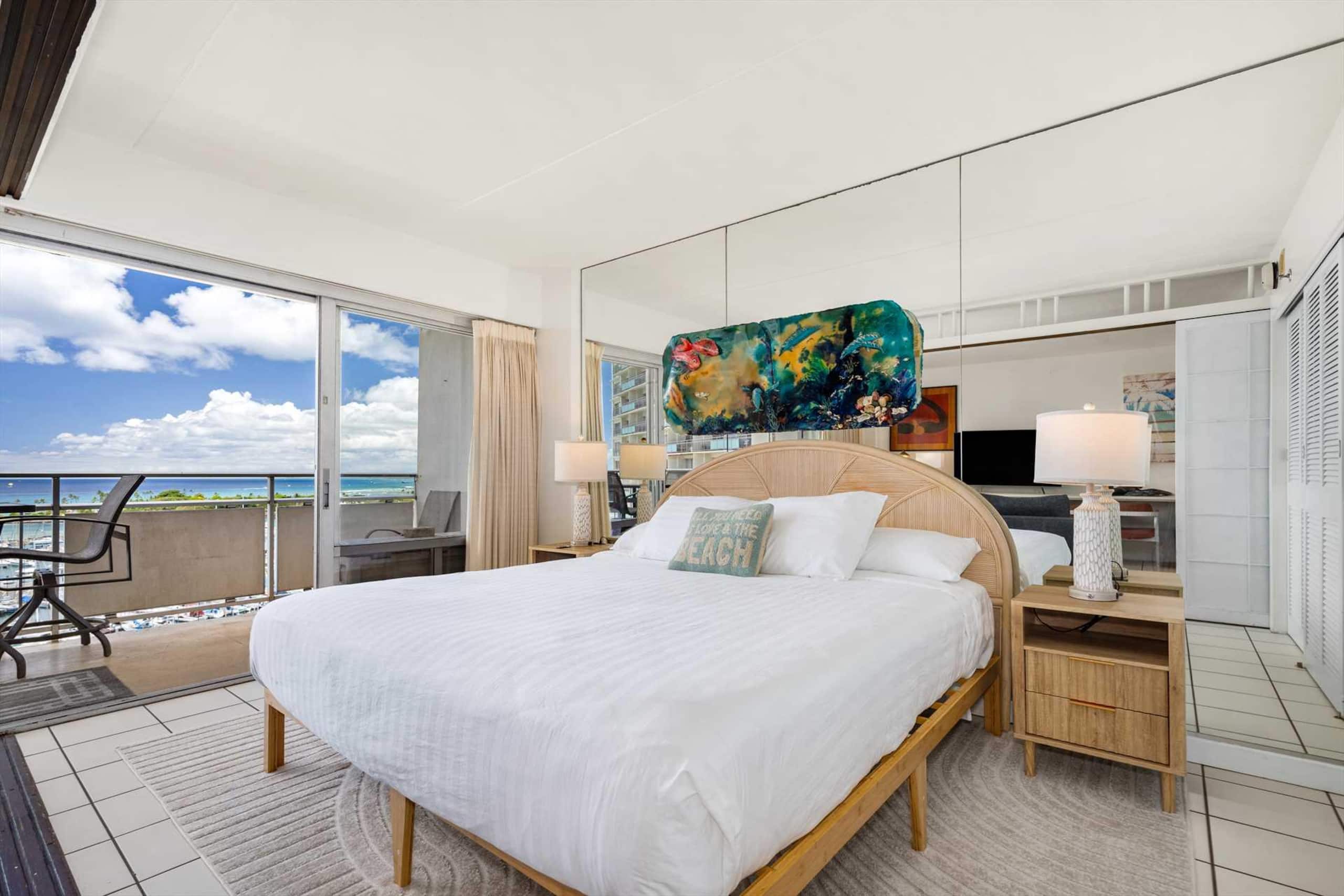 Condo in Honolulu · ★4.59 · 1 bedroom · 2 beds · 1 private bath - Image 6