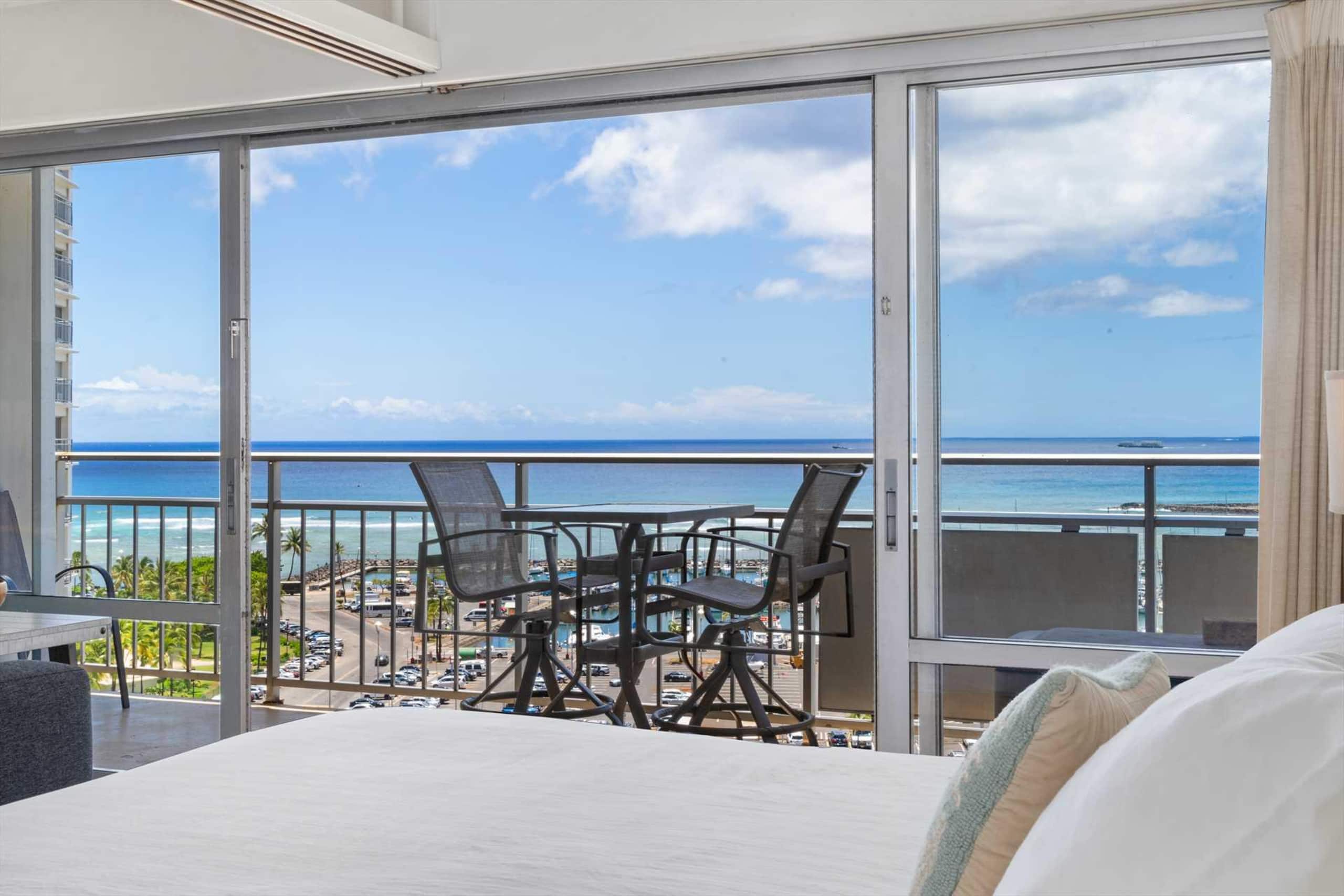 Condo in Honolulu · ★4.59 · 1 bedroom · 2 beds · 1 private bath - Image 5