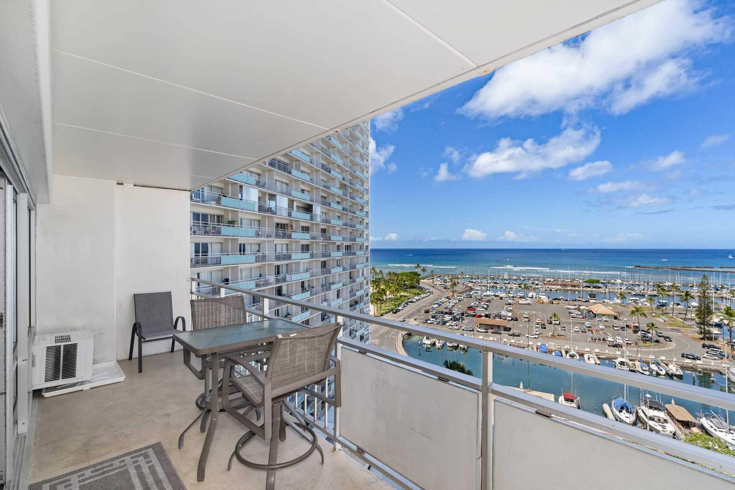 Condo in Honolulu · ★4.59 · 1 bedroom · 2 beds · 1 private bath - Image 23