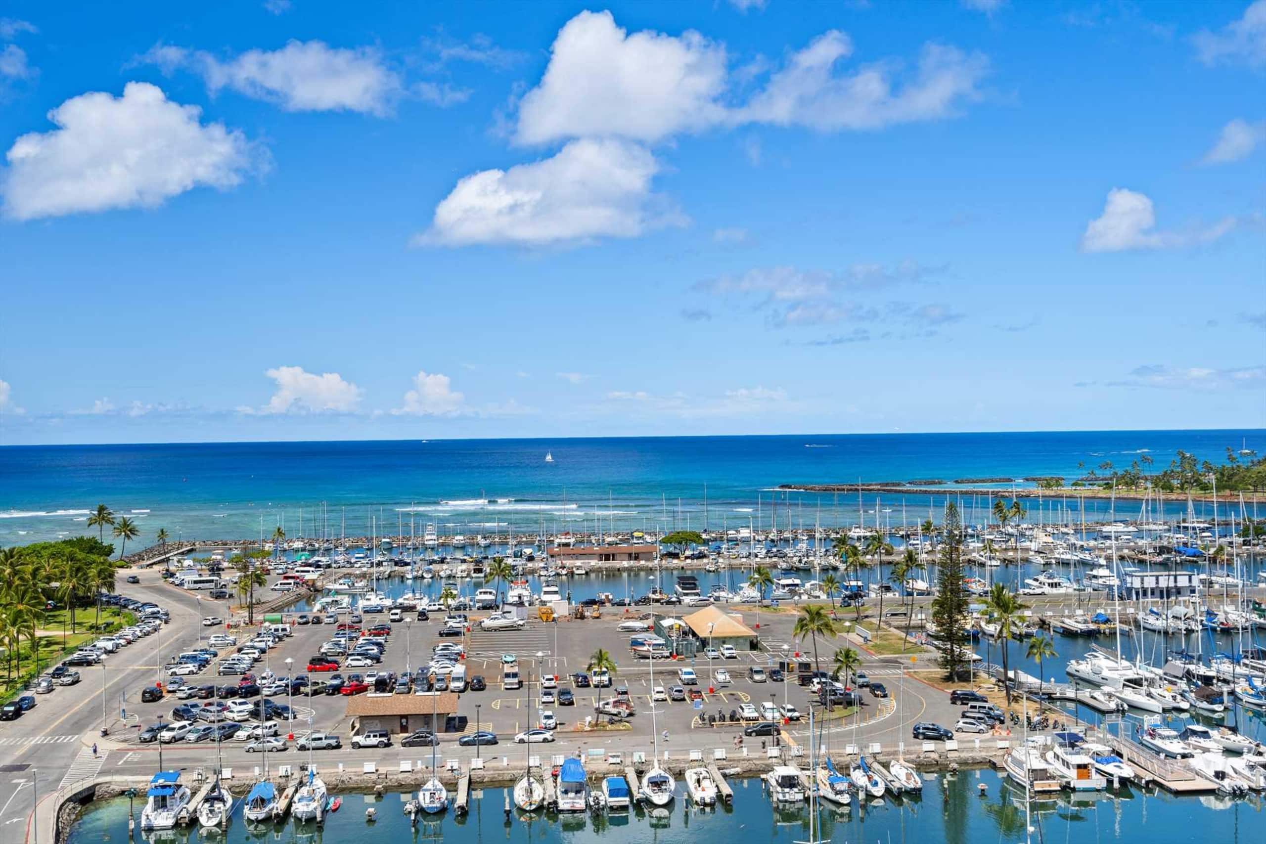 Condo in Honolulu · ★4.59 · 1 bedroom · 2 beds · 1 private bath - Image 27