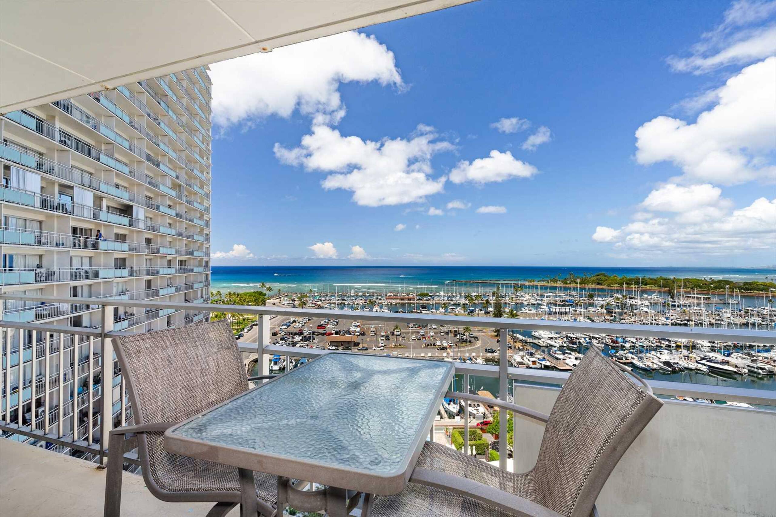Condo in Honolulu · ★4.59 · 1 bedroom · 2 beds · 1 private bath - Image 25