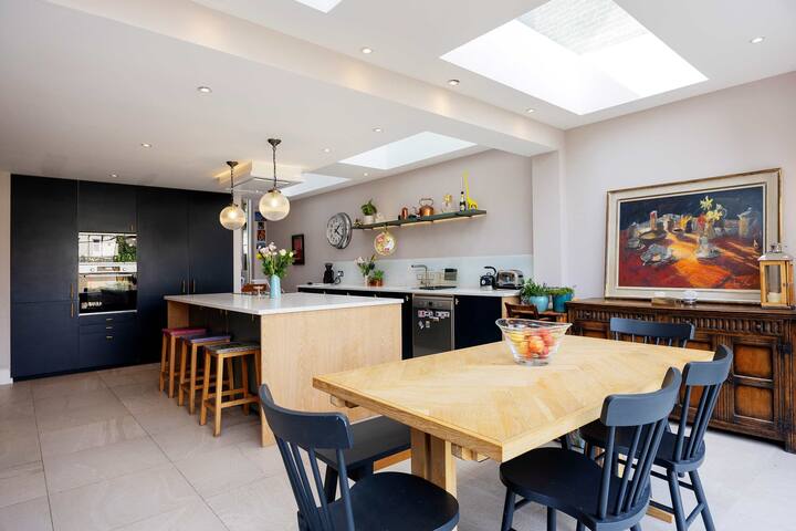 The Wimbledon Retreat by Veeve gallery image 3