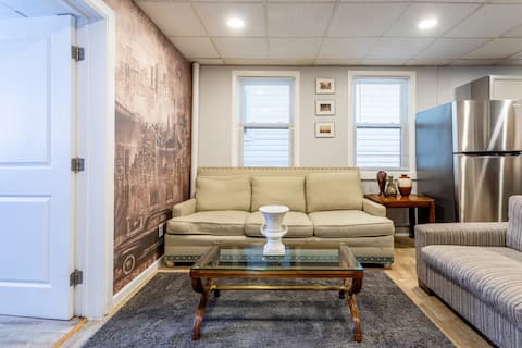 The Grand 9BR Apt, 25 Beds, Free Parking near NYC