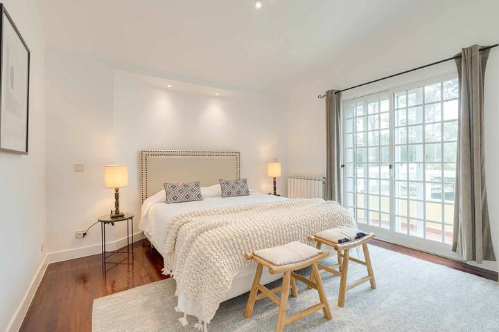 Unique beach Villa with ocean view, pool, tennis gallery image 4