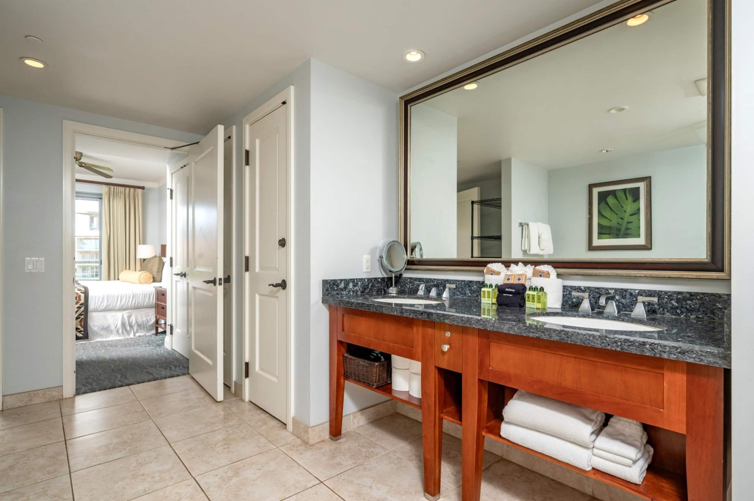 Condo in Lahaina · ★5.0 · 2 bedrooms · 4 beds · 1 bath - Image 33