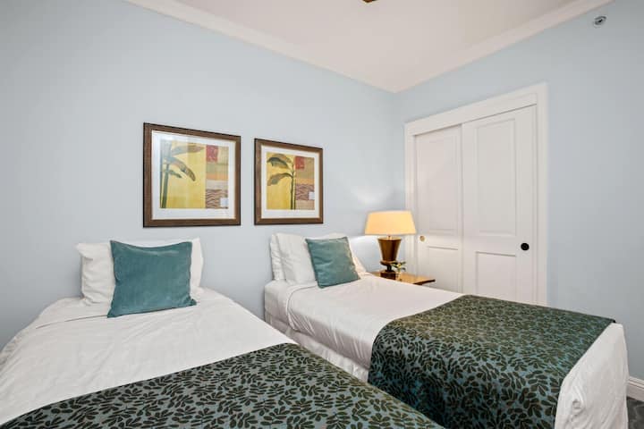 Pozývame vás do spálne s dvoma oddelenými lôžkami na pokojné noci pred ďalším ostrovným dobrodružstvom HKK-706