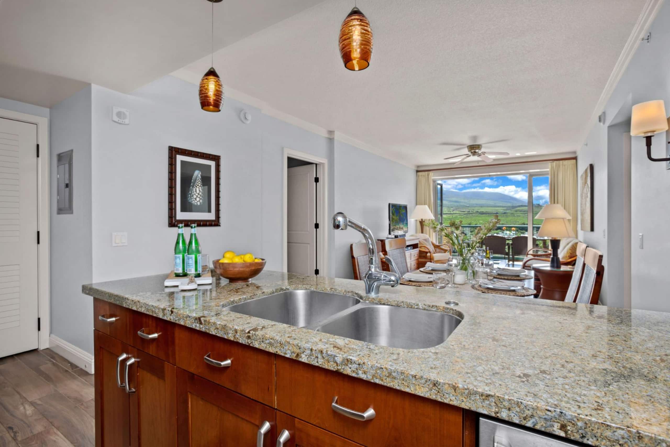 Condo in Lahaina · ★5.0 · 2 bedrooms · 4 beds · 1 bath - Image 24