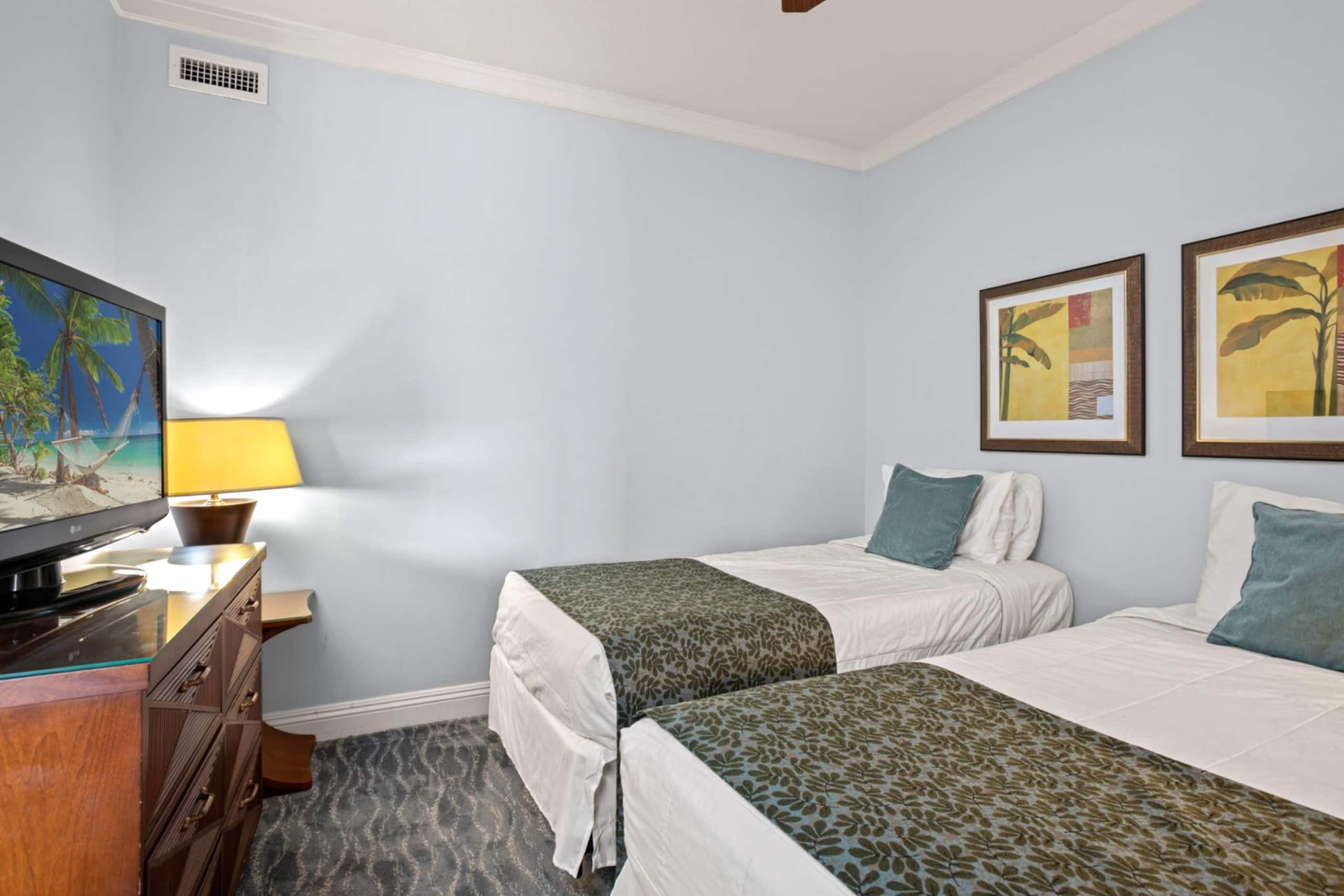 Condo in Lahaina · ★5.0 · 2 bedrooms · 4 beds · 1 bath - Image 37