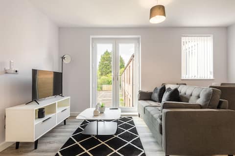 Contemporary 2 Bedroom Home in York