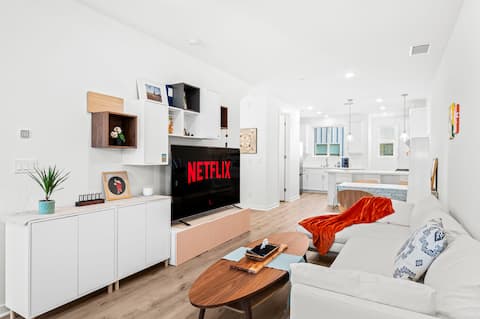 Chic Modern Retreat with Stunning Views