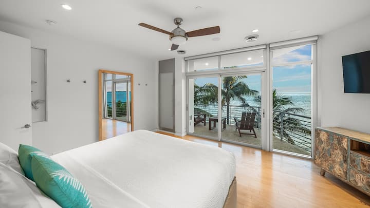 Dormitorio 3 - Cama tamaño king - Baño privado - Acceso al balcón - Vistas directas al golfo