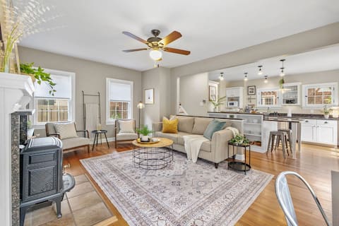 The Knocking Bird | Mins to CLE Clinic | Fire Pit