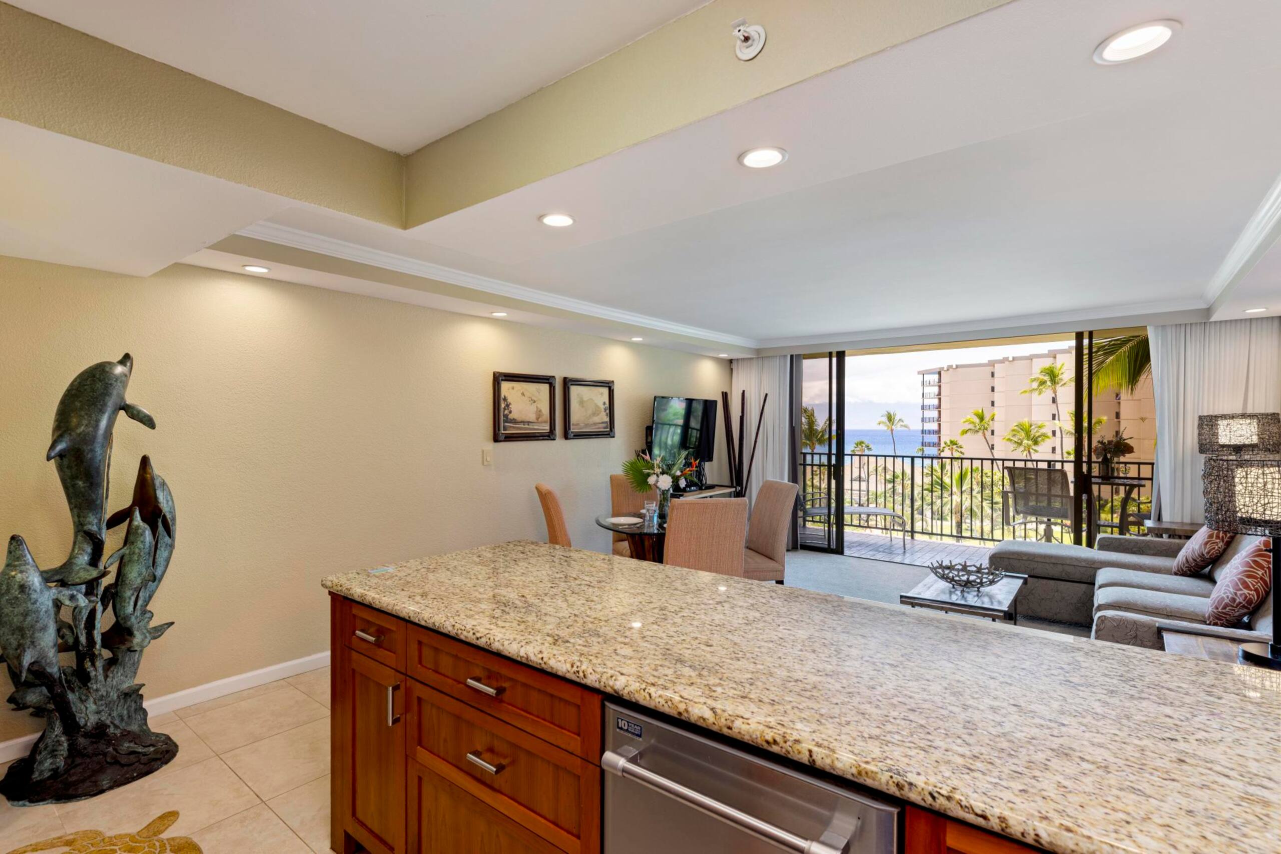 Home in Lahaina · ★4.76 · 1 bedroom · 2 beds · 1 bath - Image 8