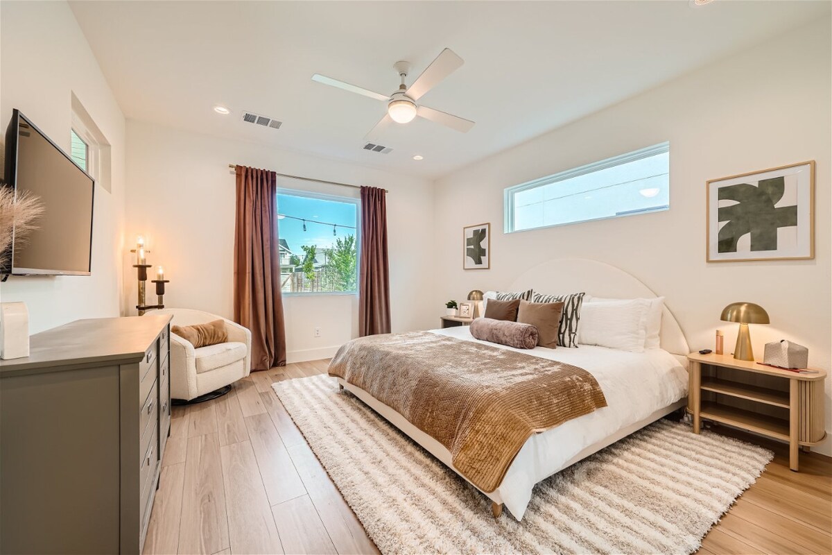 Dhomë gjumi luksoze me shtroja premium dhe një kënd leximi për t 'u çlodhur sa më mirë.