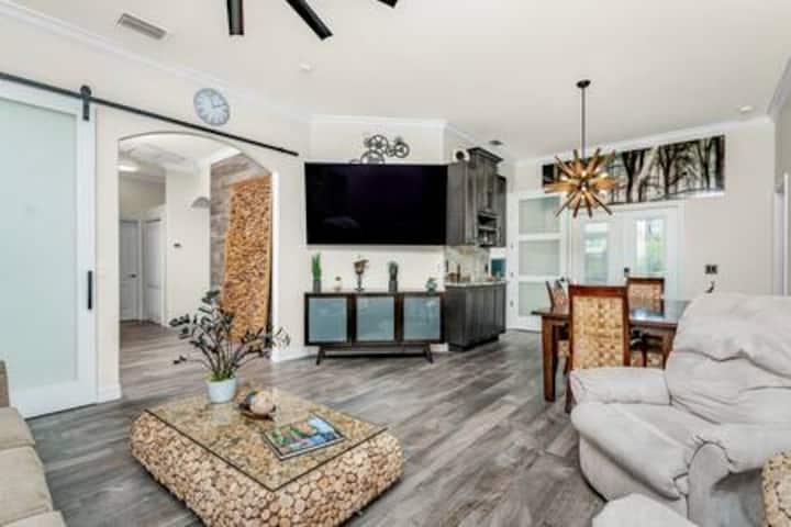 Serene Garden Home, Pet Friendly - Port Charlotte, FL
