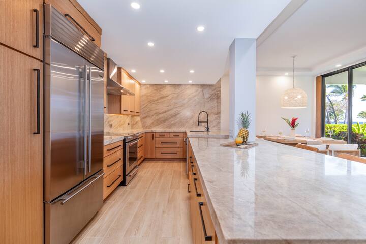 Gorgeous, Fully-Upgraded Oceanfront Condo by Beach gallery image 4