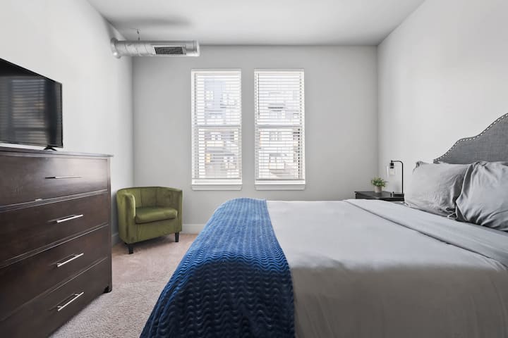 Apartmán Master Suite 3 s dostatkom úložného priestoru a šatníkom. 