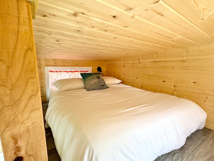 Zweites Loft über Leiter mit Doppelbett erreichbar 