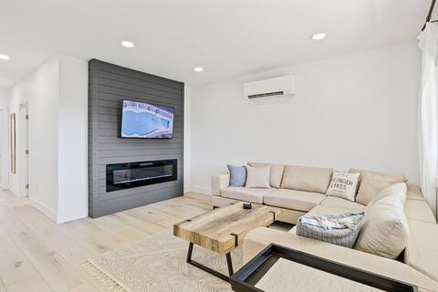 NEW Luxury Home | 9 BR | 19 Guests | Sodus Point