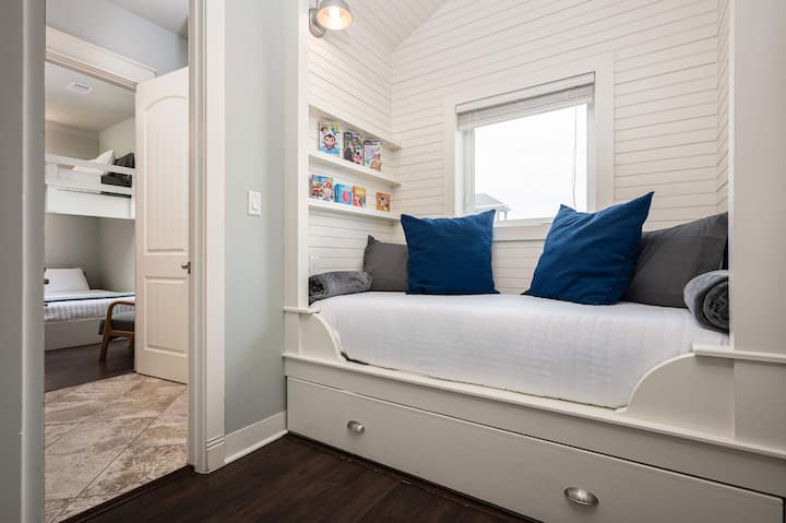 Krevat dopio me trungje është një dhomë e përkryer për fëmijë!