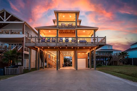 Oceanfront Views w/Hot Tub, Yard Games, Bunk Room