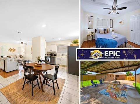 Exclusive Seabrook Villa: Modern+Backyard Seating