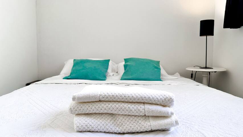 Beautiful 3 bedroom apartment facing the sea gallery image 5