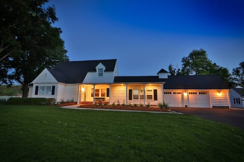 Luxurious farm estate w/seasonal heated pool!