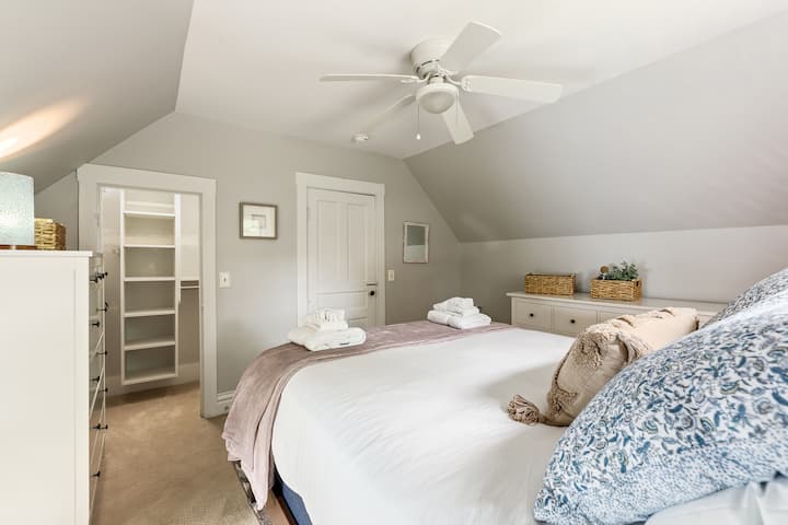 看看所有可用的衣物储物空间！