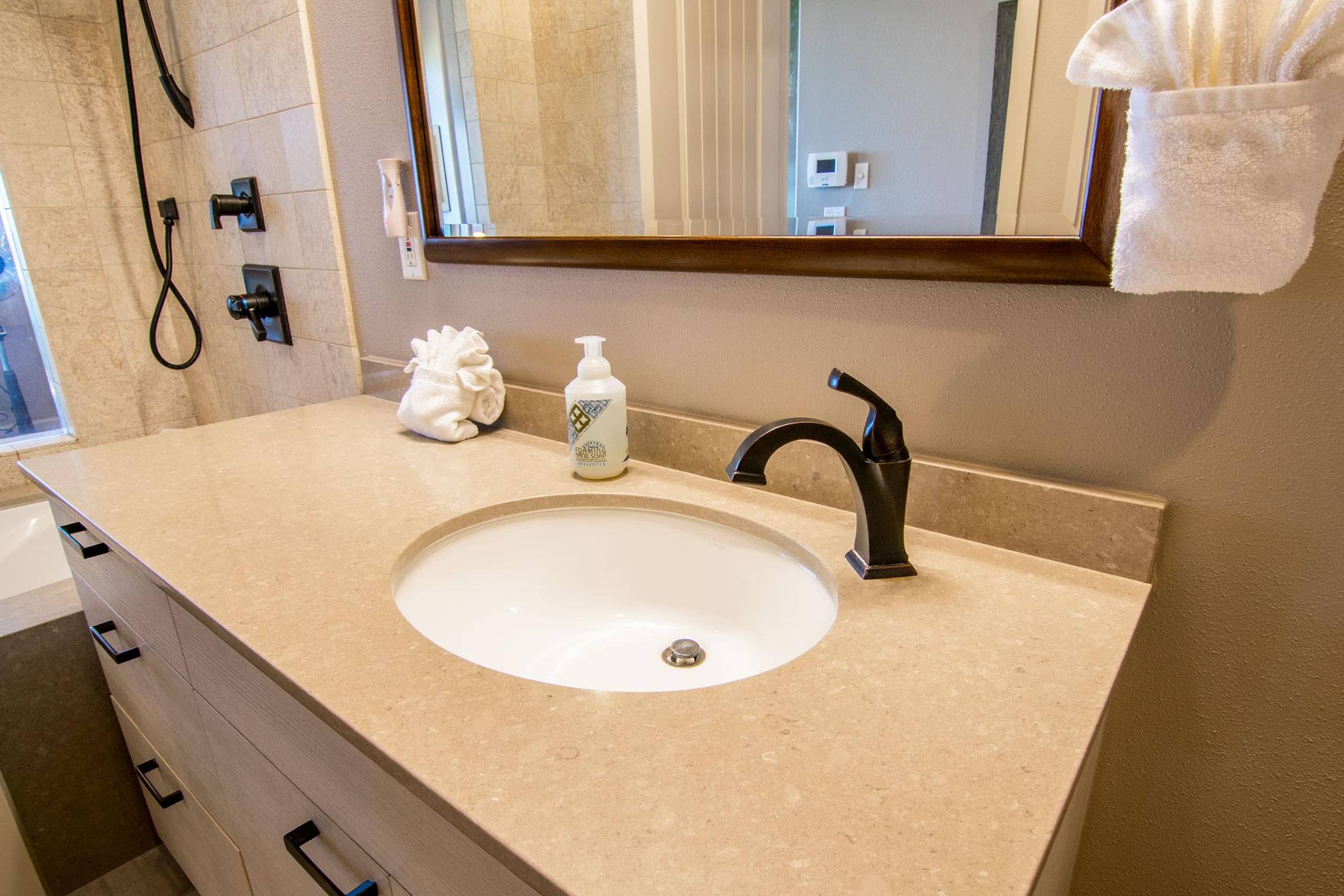 Villa in Kihei · ★4.95 · 8 bedrooms · 9 beds · 6.5 baths - Image 51