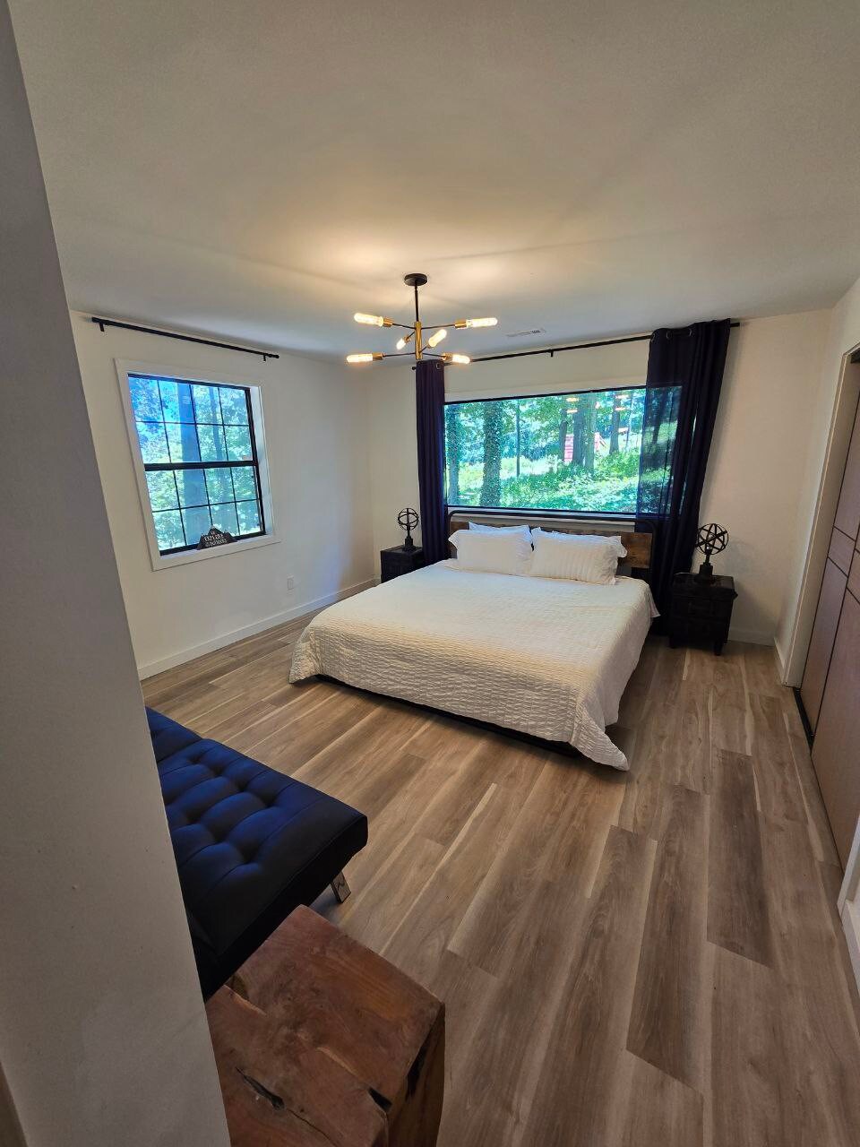 glavna spavaća soba (bračni krevet (širine 180-179 cm)