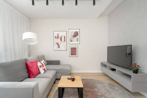 Top Airbnb: Modern Apartment with Balcony | Parking and Gym in Ławica