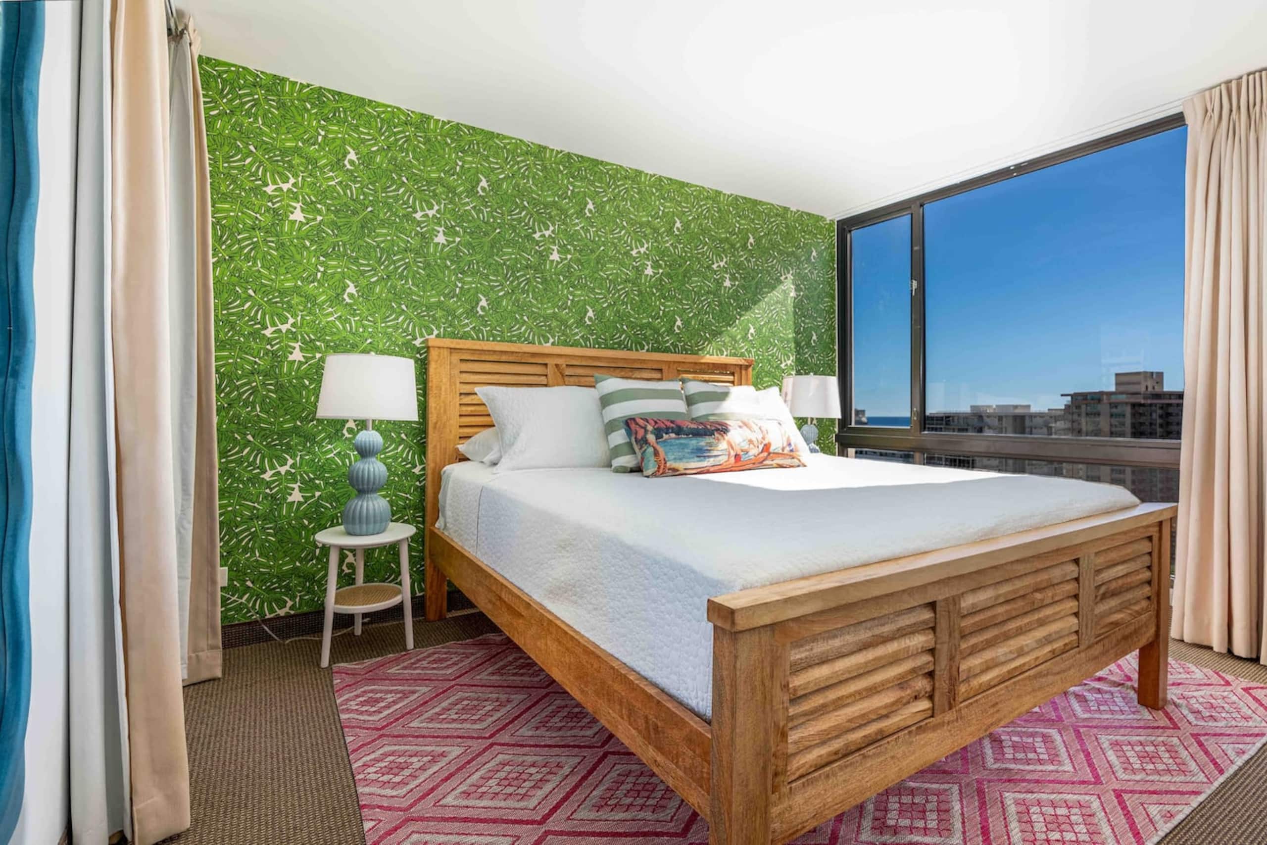 Condo in Honolulu · ★4.94 · 2 bedrooms · 3 beds · 1 private bath - Image 17