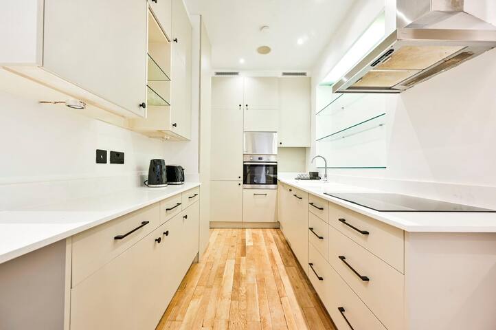 Amazing 3 Bed Apartment Great Portland Street