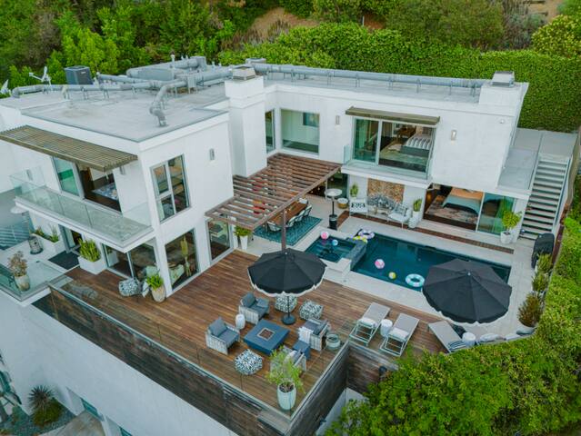 Modern Hilltop Haven Minutes from Sunset Blvd gallery image 4