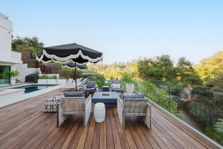 Modern Hilltop Haven Minutes from Sunset Blvd gallery image 2