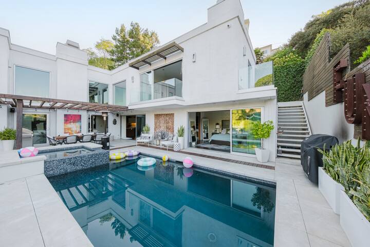 Modern Hilltop Haven Minutes from Sunset Blvd gallery image 3