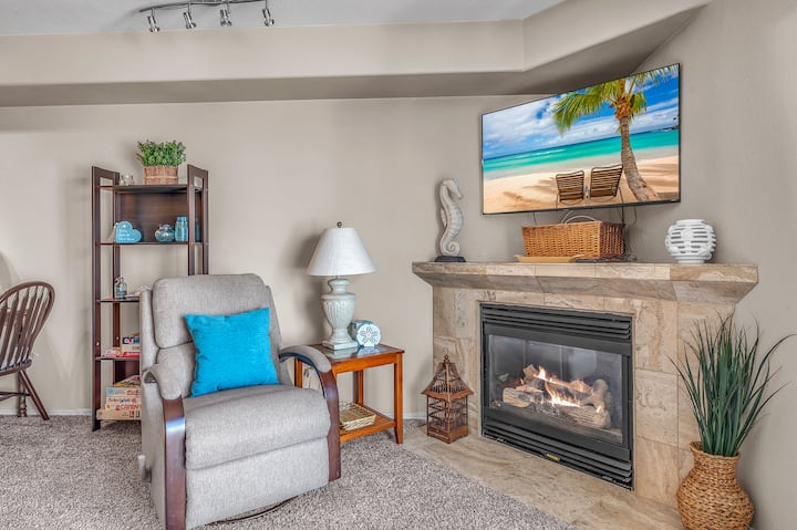 Top Floor, Ocean View Condo In The Heart Of Taft - Lincoln City, OR