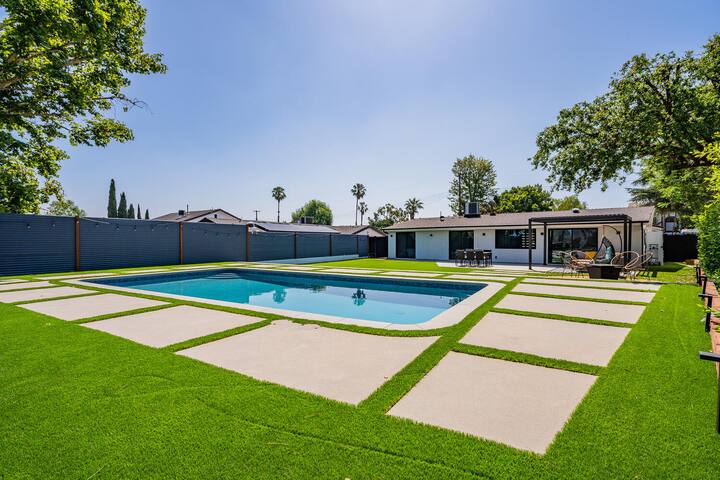 Private Pool Oasis in Woodland Hills gallery image 4