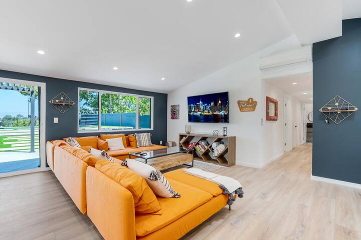 Private Pool Oasis in Woodland Hills gallery image 2