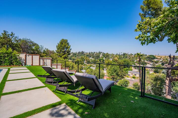 Private Pool Oasis in Woodland Hills gallery image 5