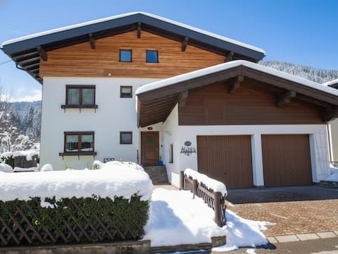 Large apartment near the ski bus