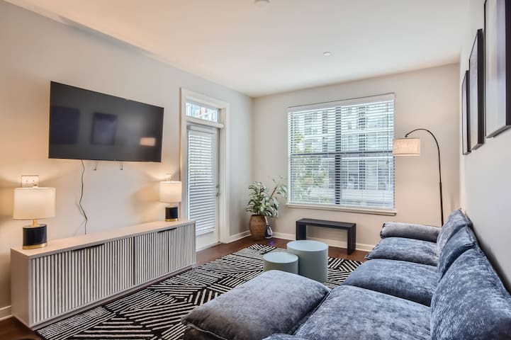 Stylish 2-bedroom in the Gulch – Walk to Nashville