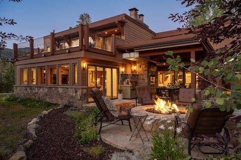 Four Sisters • Hot Tub •Near Ski Lift,Lake,Village