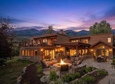 Four Sisters • Hot Tub •Near Ski Lift,Lake,Village