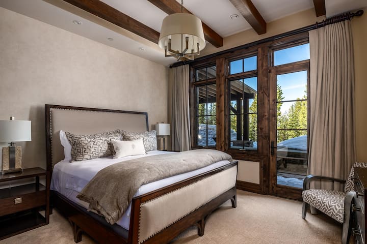 Puerta, interior, decoración del hogar, lámpara, cama