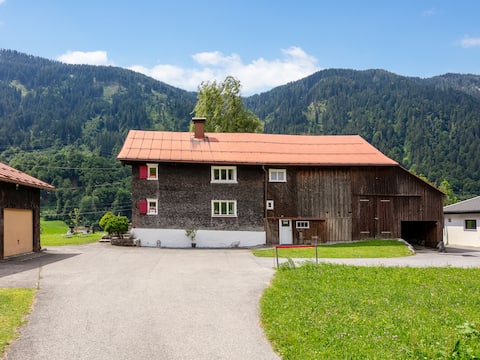 Beautifully renovated farmhouse, dream location